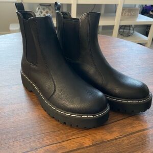 Black Chunky Chelsea Boots